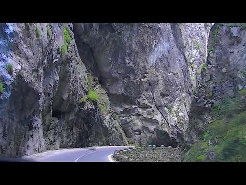 Видео: Проезд через ущелье Биказ / Passing through the Bicaz Gorge