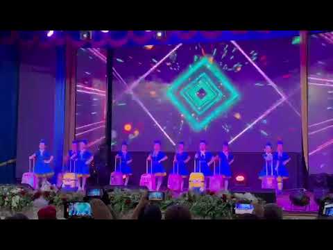Видео: Стюардесса биі