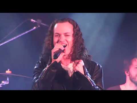 Видео: Евгений Егоров. Три белых коня (кф Чародеи) . Рождественский концерт 2.0. 12.01.2022