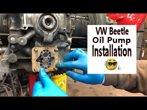 Видео: Установка масляного насоса с воздушным охлаждением на VW Beetle - Super Beetle 1600cc - Как устан...