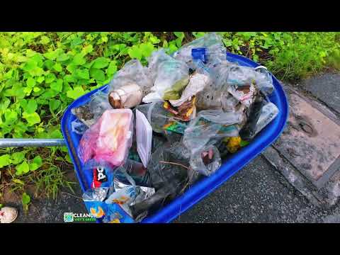 Видео: Уборка тротуаров в моем городе по одному – Удовлетворяющий вывоз мусора