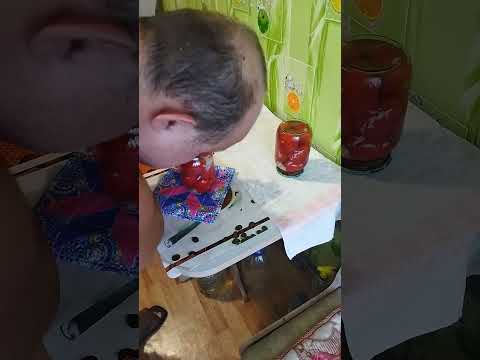 Видео: Закатываю помидору
