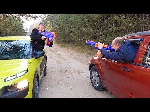 Видео: НЕРФ БИТВА ИЗ- ЗА ДЕНЕГ.  NERF BATTLE FOR MONEY. НЕРФ БРОС ШОУ