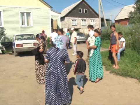 Видео: Сюжет ТСН24: В Хрущево цыганский самострой пустили под бульдозеры