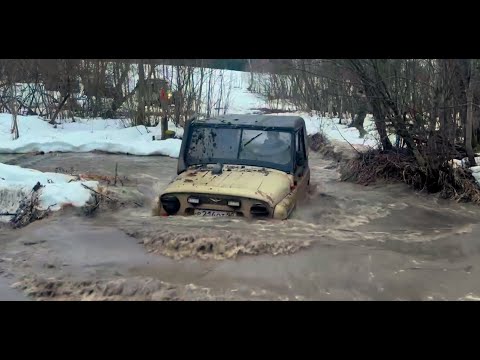 Видео: Открытие весеннего сезона. Вездеход Триумф, Нивы и Уазы на бездорожье 4х4. 2 ч.