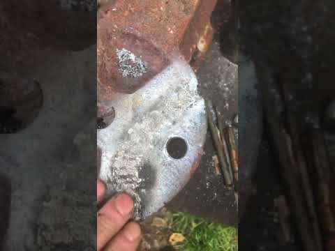 Видео: Сварка,чугунные тиски.