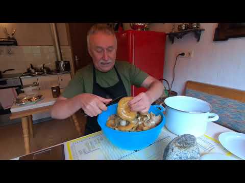 Видео: Засолка желтого груздя . На что нужно обратить особое внимание при солении Груздей .