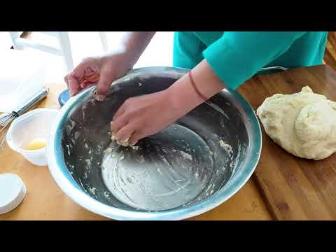 Видео: Сармистай зөөлөн талх гэртээ хэрхэн хийх вэ | 2021