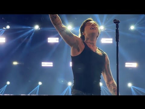 Видео: XOLIDAYBOY - Мотыльки // Москва 12.12.2024