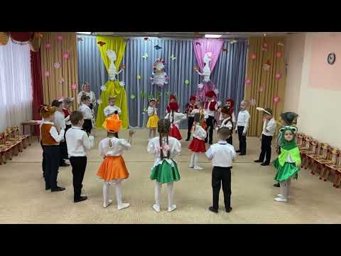 Видео: Игра "Бабушкины носки" на утреннике 8 марта в подготовительной к школе группе