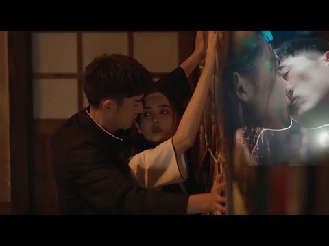 Видео: Генеральный директор прижал Золушку к стене и поцеловал ее языком