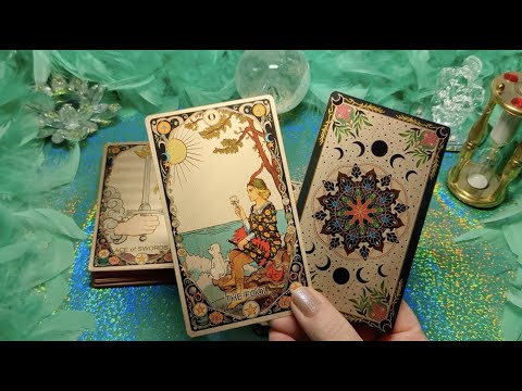 Видео: Новинка! Таро по мотивам Райдера Уэйта. Обзор колоды.