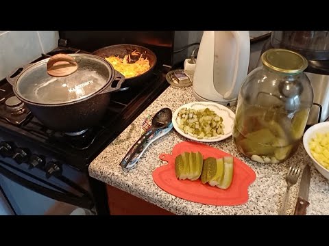 Видео: Вкусный и быстрый салат на завтрак/Рассольник на обед 