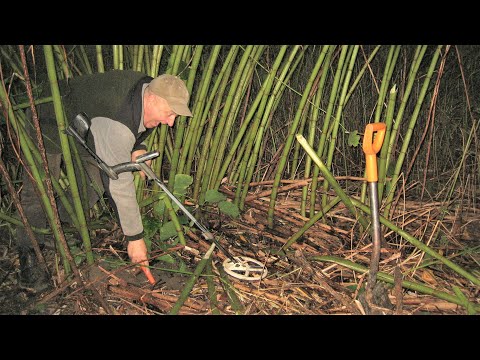 Видео: Желтые червонцы с пятаками - орал я на всю заброшку!!! Взорванная ж.д. станция