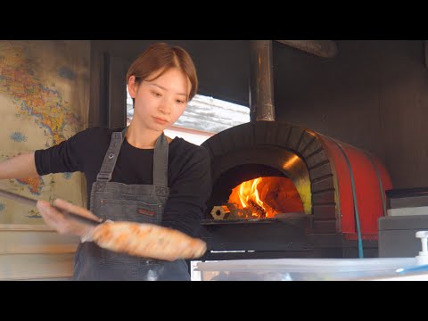 Видео: Вкуснейшая неаполитанская пицца, которую подают в фудтраке, — лучшая!