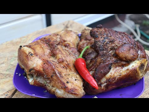 Видео: Свиная рулька в томатном соке в казане на костре