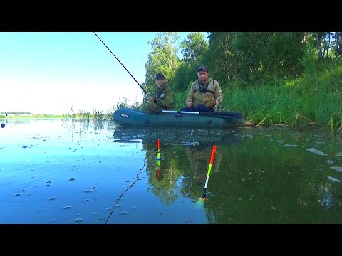 Видео: ОН ВСЁ ЛОВИТ И ЛОВИТ!!! рыбалка на КАРАСЯ на ПОПЛАВОК с лодки!!!