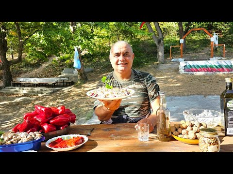 Видео: Салата от печен пипер и цедено мляко! Разядка, която пие доста блага ракия! Наздраве!