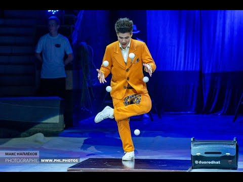 Видео: цирк "жонглер"  клоун Эркин Саралаев/ "juggler" comic act by Erkin Saralaev