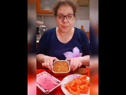 Видео: Мукбанг Рис с Мясом, Сельдь под шубой/Чудо-комментаторши жгут 🤣
