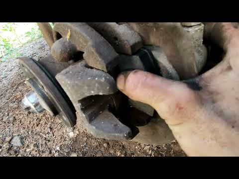 Видео: Замена передних тормозных колодок ЗАЗ