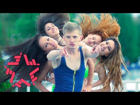 Видео: Руки Вверх! feat. Боня и Кузьмич - Королева Красоты