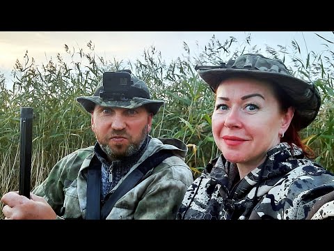 Видео: Утиная охота с БОЕВОЙ подругой и ПОДСАДНОЙ уткой I Ужин на природе