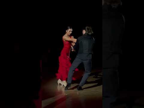 Видео: Елена Самойлова и Ярослав Голубь  , показательное шоу