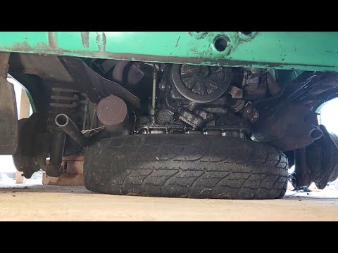 Видео: Снятие двигателя ЗАЗ 968м. МеМЗ-968