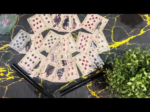 Видео: Крестовый король 🤴♣️ О чем молчит ❓ Что скрывает ❓ #крестовыйкороль #соперница #гаданиеонлайн #таро 