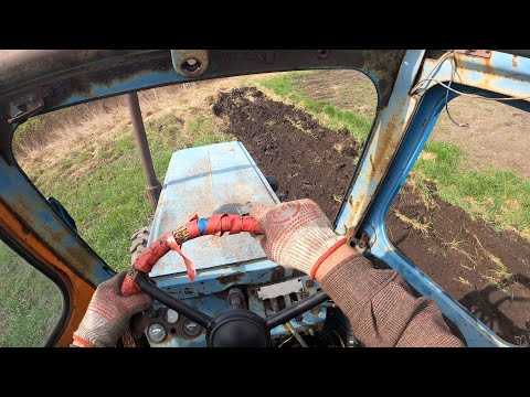 Видео: На тракторе Т-40 от первого лица. Пашу огород! Tractor T-40. I plow a vegetable garden!