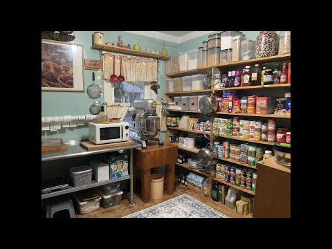 Видео: Экскурсия по нашим полностью укомплектованным рабочим кладовым и морозильникам | Присоединяйтесь ...