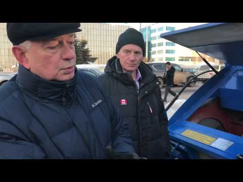 Видео: Очесывающая жатка | Результат тесного сотрудничества сельхозпроизводителей и завода--изготовителя