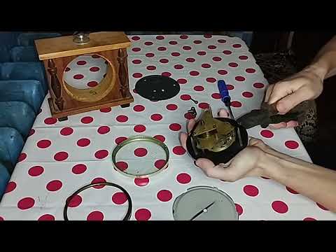 Видео: настольные механические часы Маяк 1975 года в деревянном корпусе