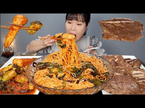 Видео: Ёльму кимчи бибимгуксу 🥩 Лос-Анджелес Гальби 🍜 Огурцы кимчи кимчи мукбанг