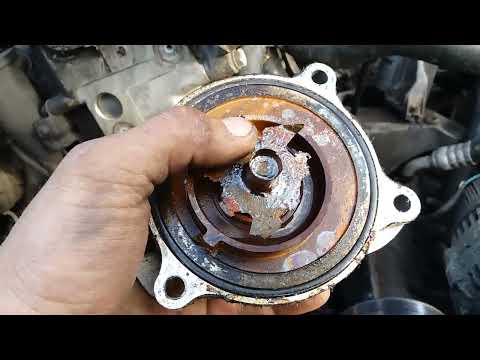 Видео: Audi 100, A6 2.5 tdi. Подробно как заменить ремень ГРМ и помпу.