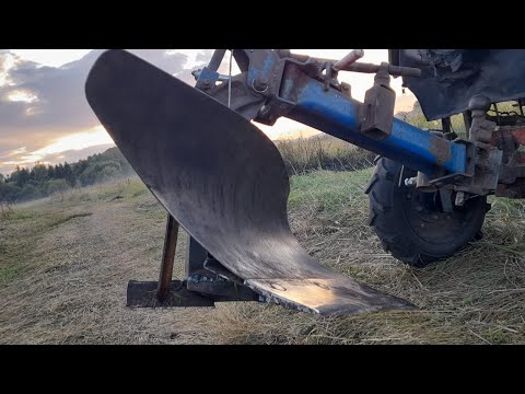 Видео: Плуг Лидер! Целина!