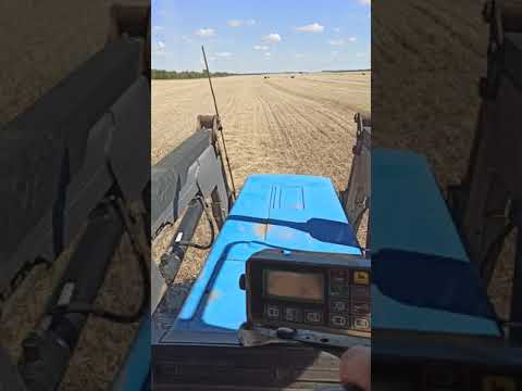 Видео: Джон Дир 580 с МТЗ 82 + Турс- 1200 рулоним солому.