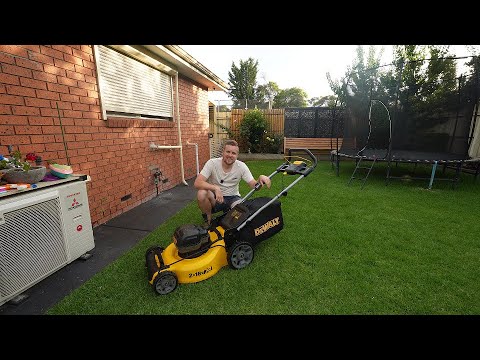 Видео: Обзор аккумуляторной газонокосилки DeWalt 36V (18V x 2) XR Li-ion Cordless Brushless
