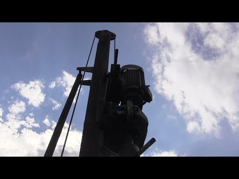 Видео: Бурение скважины самодельной установкой