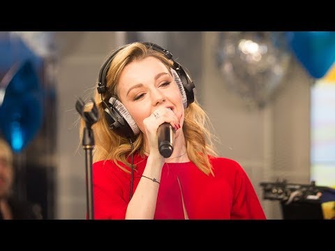 Видео: Юлианна Караулова - Просто Так (LIVE @ Авторадио)