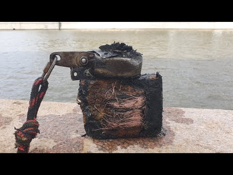 Видео: Магнитные берега Москва-реки радуют Находками наши поисковые магниты.