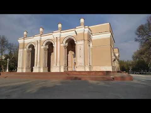Видео: Ташкент. Аллея Голубых куполов, Цум, Театр Навои и театральная площадь.
