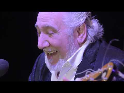 Видео: Цыганская гитара. С бубном и гитарой. Александр Колпаков и Иван Жук