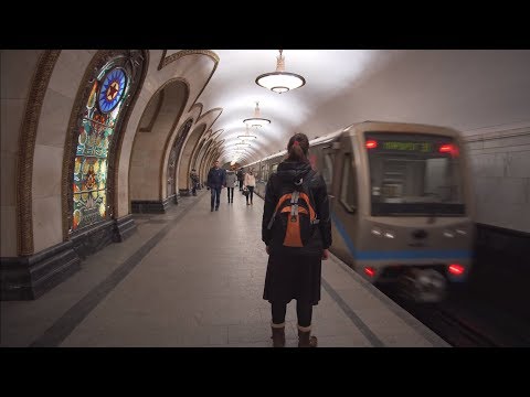Видео: Russia, Moscow, metro ride from  Новослобо́дская to Проспе́кт Ми́ра