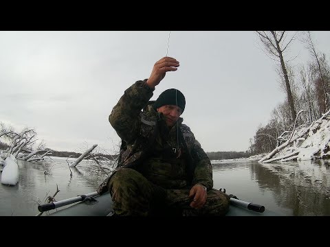 Видео: Зимняя удочка с лодки! Как это работает? Рыбалка на Оби в ноябре.