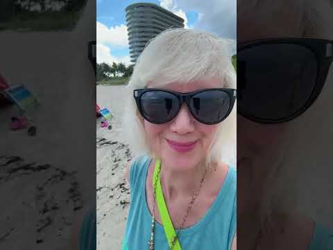 Видео: Life in Miami is live! Neighbour from Hell!  Жизнь в Маями На пенсии во Флориде.  Rain on the Beach