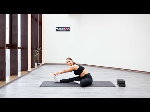 Видео: Beginners yoga with Zoia/ йога для начинающих 