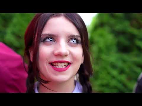 Видео: Семья Вампиров удочерила Уэнсдей Аддамс