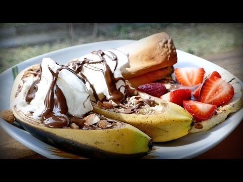 Видео: Десерт на гриле: бананы на углях с нутелой, орехами и еще кучей вкуснятины | Гриль рецепт 🔥🔥🔥